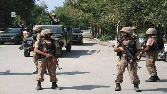 مــــــــــقتل ستة جنود و ثمان مسلحين في عمليتين أمنيتين غرب باكستان