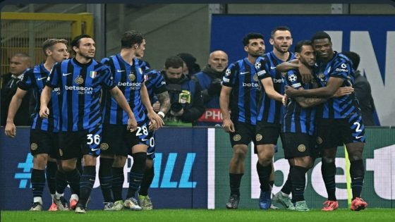 تشالهان أوغلو يقود إنتر لانتصار ثمين أمام آرسنال ويضعه على أعتاب التأهل