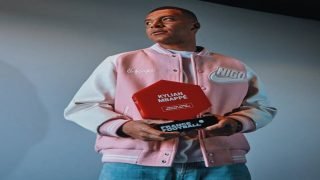 كيليان مبابي يتوج بجائزة أفضل لاعب فرنسي للمرة الرابعة