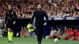 فالنسيا يقيل روبن باراخا بعد سلسلة من النتائج المخيبة للآمال