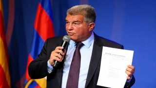 شركات عربية تنقذ برشلونة من أزمة تسجيل أولمو وفيكتور