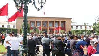 نقابات تحشد لوقفة إحتجاجية أمام البرلمان بالرباط ضد مشروع قانون الإضراب