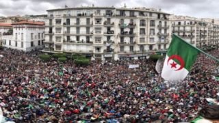 هل تواجه الجزائر مصير النظام السوري؟