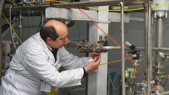 السعودية تكشف عزمها تخصيب وبيع اليورانيوم.. صفقة «الكعكة الصفراء»