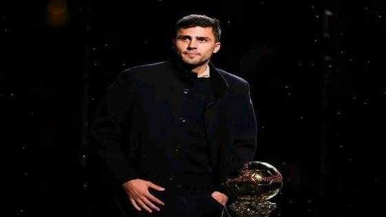 رودري يرد بحسم على تصريحات كريستيانو رونالدو بشأن الكرة الذهبية
