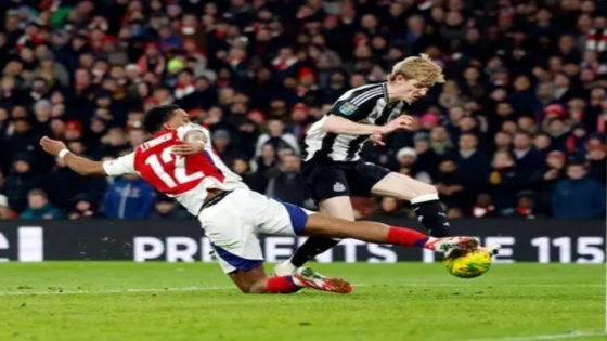 إيزاك يقود نيوكاسل لانتصار ثمين على أرسنال ويقربه من نهائي كأس الرابطة