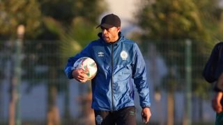 الرجاء الرياضي يمنح الثقة لعبد الصادق ويُركز على الاستقرار قبل مواجهة الجيش الملكي