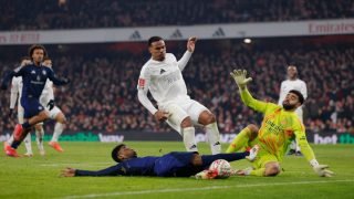 مانشستر يونايتد بعشرة لاعبين يُقصي أرسنال بركلات الترجيح