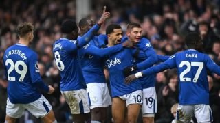 إيفرتون يتفوق على توتنهام في مواجهة مثيرة بالدوري الإنجليزي