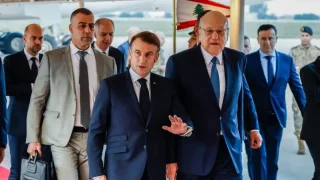 ماكرون يدعم الحكومة اللبنانية