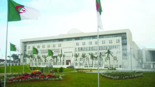 تصريحات الخارجية الجزائرية بشأن بوعلام صنصال تثير جدلاً حول خرق الدستور واستقلالية القضاء