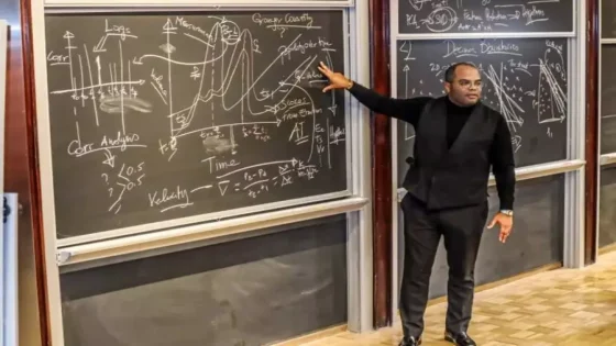 جامعة نيويورك تمنح جائزة التميز لأستاذ مغربي في الذكاء الاصطناعي
