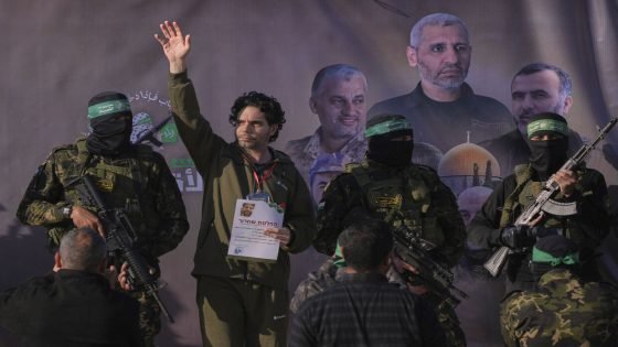 تفاصيل الإفراج عن أسيرين إسرائيليين و تسلمهما للصليب الأحمر في خان يونس