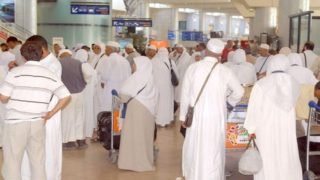 السعودية تعلق إلزامية لقاح الحمى الشوكية للمعتمرين