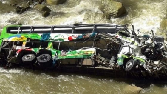 الهند..وفاة 5 أشخاص و إصابة العشرات إثر سقوط حافلة في واد ضيق بولاية غوجارات