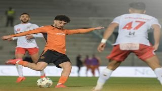 نهضة بركان يعزز صدارته بانتصار ثمين على الفتح الرياضي