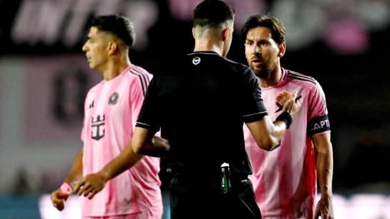 ميسي يُغرّم بعد مشادة مع المغربي مهدي البلوشي في الدوري الأمريكي