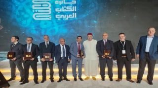 أستاذ مغربي يفوز بالمرتبة الأولى لجائزة الدوحة للكتاب العربي بالدوحة