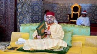 نظراً لبعض الإكراهات الصحية.. الملك محمد السادس يؤدي صلاتي العشاء والتراويح جلوساً​