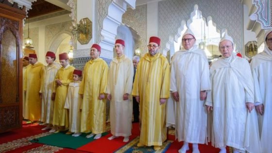 الرباط..أمير المؤمنين يؤدي صلاة العيد بمسجد أهل فاس