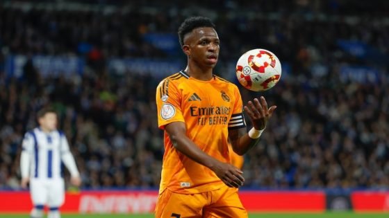 فينيسيوس جونيور يوضح موقفه من تجديد عقده مع ريال مدريد