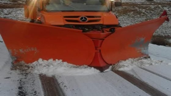 انقطاعات طرقية بسبب الظروف الجوية و تحذيرات هامة لمستعملي الطريق