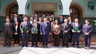 المغرب يوقع اتفاقية استثمارية مع مجموعة “صنرايز” الصينية لتعزيز قطاع النسيج
