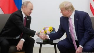 ترامب: محادثات مثمرة مع بوتين وهناك احتمال كبير أن تنتهي الحرب المروعة أخيرًا