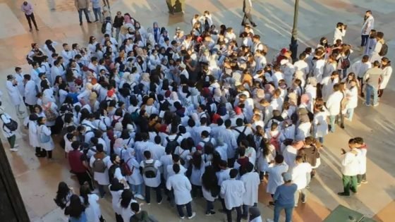 طلبة طب الأسنان بالدار البيضاء يلوحون بإضراب مفتوح