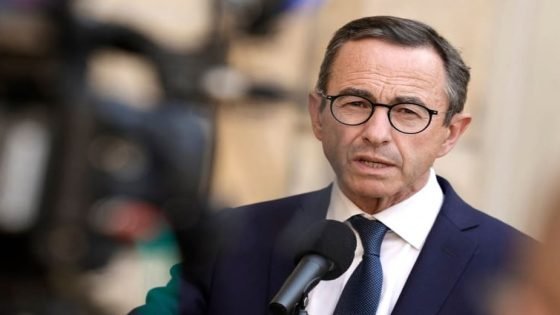 تصعيد دبلوماسي بين فرنسا والجزائر: وزير الداخلية الفرنسي يهدد بعقوبات تدريجية