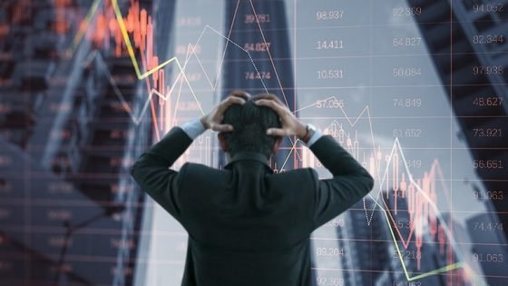 هل سيشهد العالم موجة أزمة اقتصادية جديدة واندلاع حرب تجارية طويلة