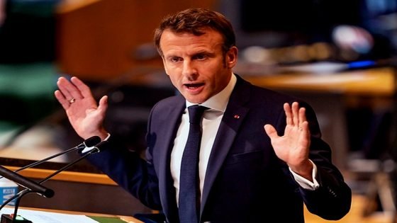 ماكرون يرد بقوة على رسوم ترامب الجمركية ويدعو الشركات الفرنسية لتعليق استثماراتها في أمريكا