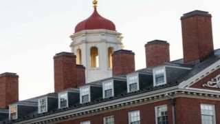 أساتذة هارفارد يقاضون إدارة ترمب من أجل الدفاع عن حرية البحث الأكاديمي