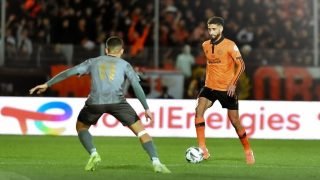 نهضة بركان يُمطر شباك قسنطينة الجزائري برباعية ويقترب من نهائي الكونفدرالية