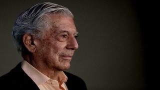 الرباط تحتفي بالكاتب البيروفي الراحل ماريو فارغاس يوسا في مائدة مستديرة أدبية