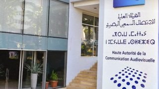 الهاكا تُسقِط شكاوى أحزاب المعارضة ضد وصلة “مونديال 2030” وتبرّئ القنوات العمومية من تهمة “الإشهار السياسي”