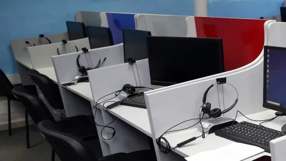 تشريع فرنسي جديد يهدد بإنهاء آلاف الوظائف في مراكز النداء المغربية