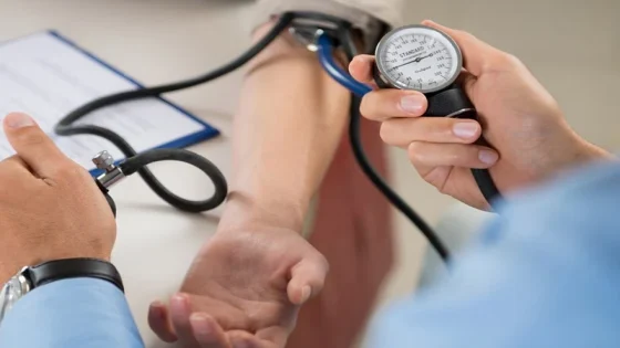 دراسة حديثة : السيطرة المتكاملة على عوامل الخطر تخفض خطر الوفاة المبكرة لدى مرضى إرتفاع ضغط الدم