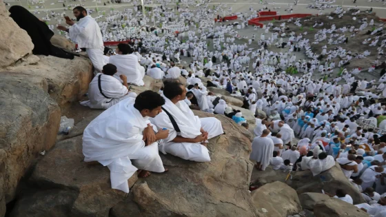 رحلة العمر إلى الديار المقدسة..حجاج مغاربة يروون قصص الإنتظار و الشوق و التضحية