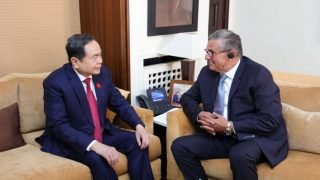 رئيس الحكومة يجري مباحثات مع رئيس الجمعية الوطنية لفيتنام