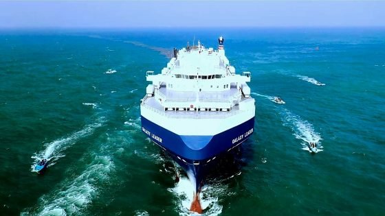 سفينة شحن تتعرض لهجوم حوثي قبالة السواحل اليمنية