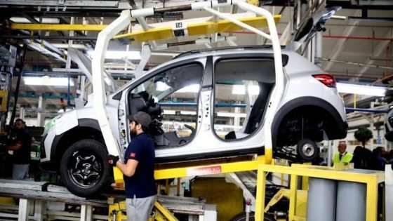 المغرب يسرّع وتيرة صناعة السيارات الكهربائية ويضغط على جنوب إفريقيا في السباق القاري