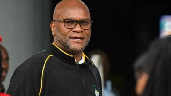 وفاة سفير جنوب إفريقيا في باريس بعد سقوطه من الطابق الـ22 من فندق