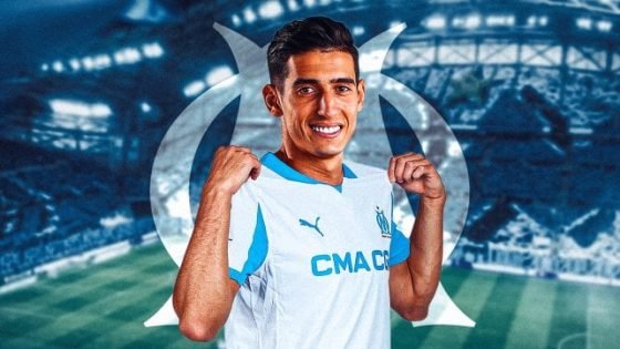 مارسيليا يضم صخرة دفاع الأسود نايف أكرد حتى 2030