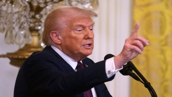 ترامب يفرض على الصين رسوم جمركية إضافية بنسبة 100%