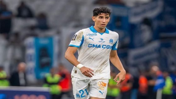 اعتداء غامض على نايف أكرد في مطار مارسيليا وهو في طريقه للمغرب