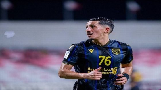 فيصل فجر يغازل الرجاء بتصريحات تشعل حماس الجماهير وتثير حديث الميركاتو