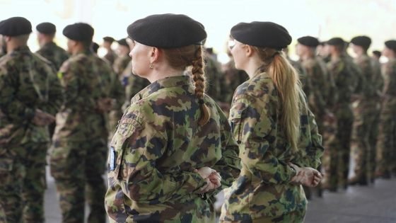 السويسريون يرفضون الخدمة الوطنية الإلزامية للنساء