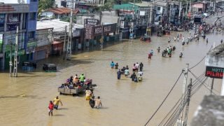 فيضانات إندونيسيا تودي بحياة أكثر من 800 شخص