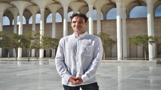 من مناشدة أم إلى أزمة دولة: طلب عفو عن غليز يكشف ضرب حرية الصحافة ويُنعش التوتر الدبلوماسي بين الجزائر وفرنسا